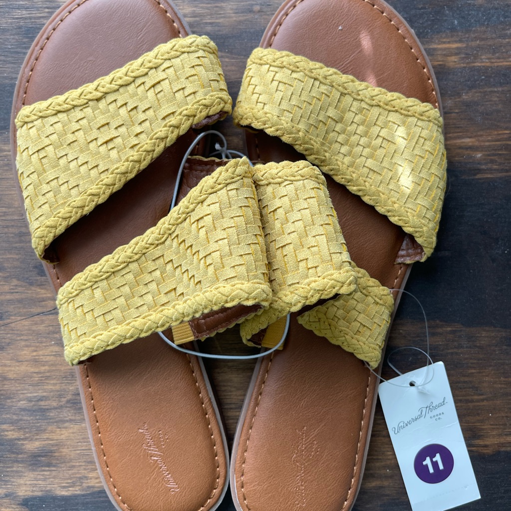 Universal Thread Sandals!